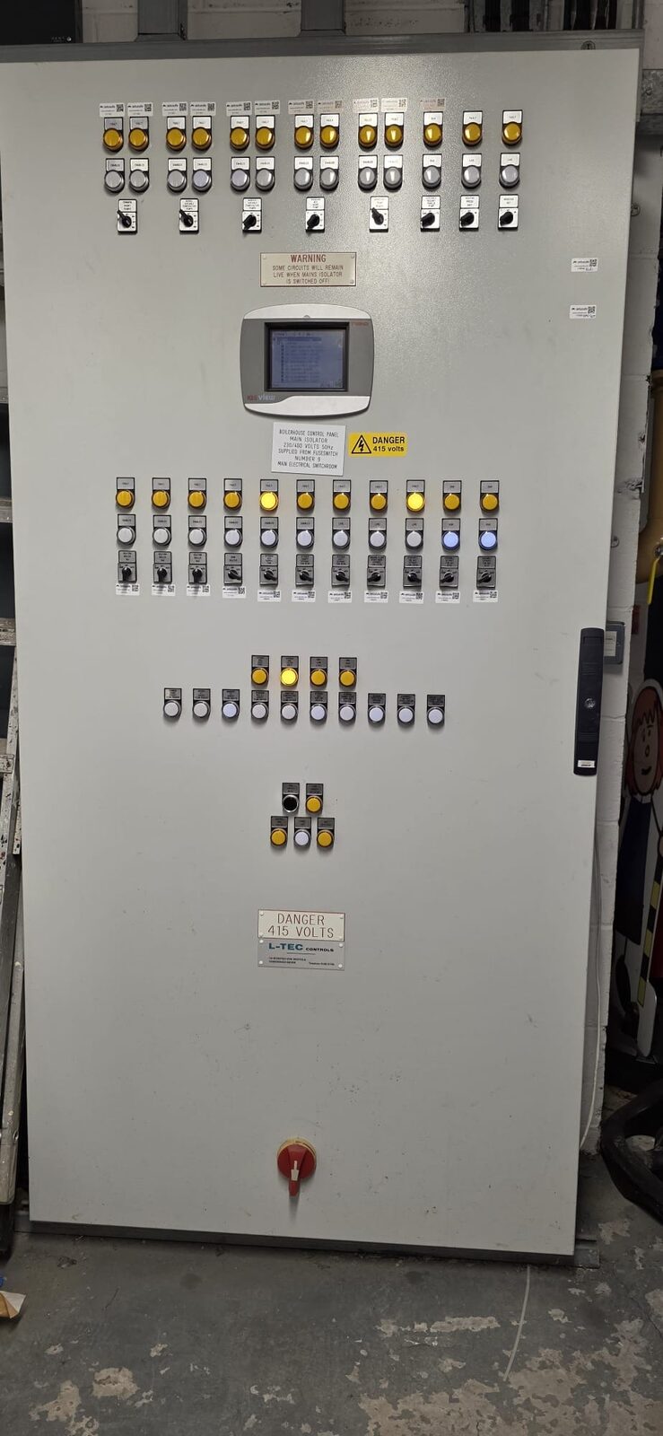 L-TEC control panel sequencing the boiler cascade at Ashpark Primary School
