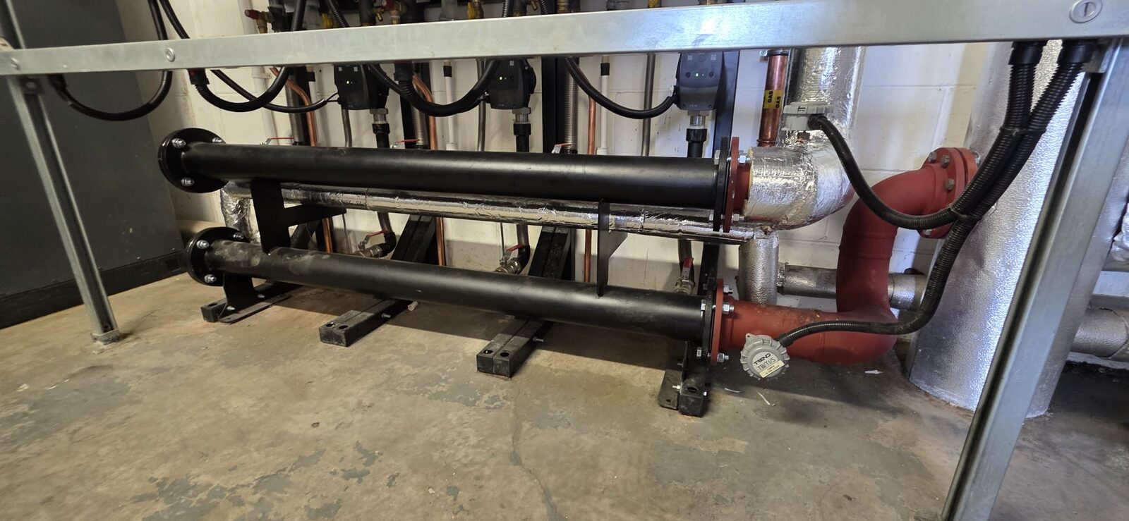 Low-loss headers separating boiler and system circuits at Ashpark Primary School