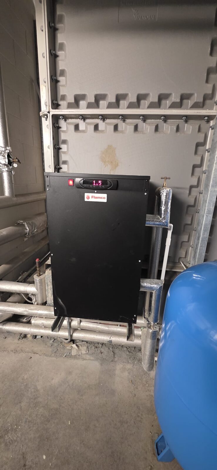 Packaged pressurisation unit and expansion vessels at Ashpark Primary School